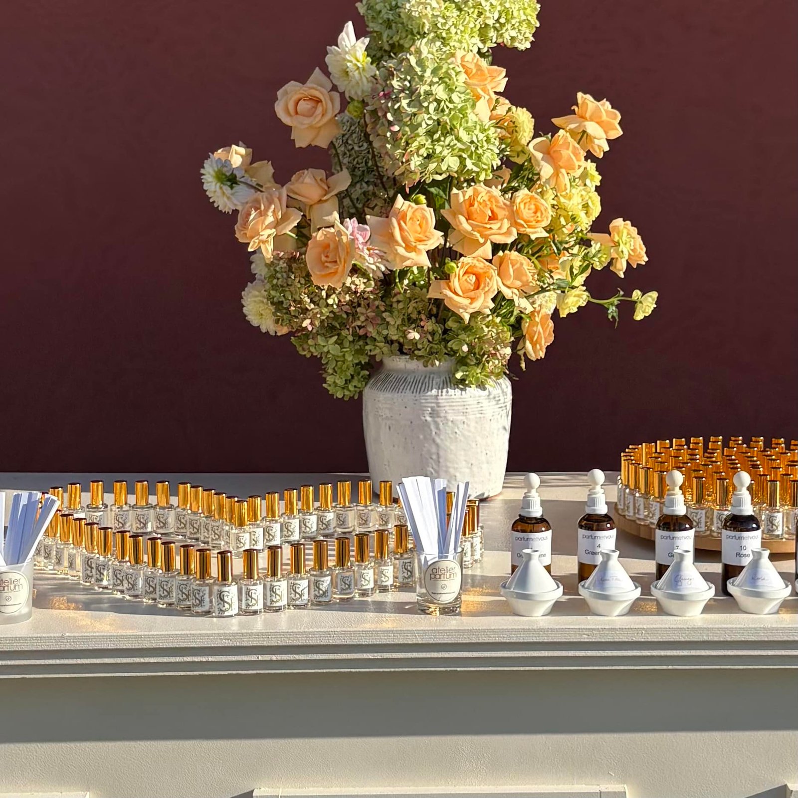 Bar à parfum pour atelier de création, sélection de fragrances et matières premières pour composer son parfum